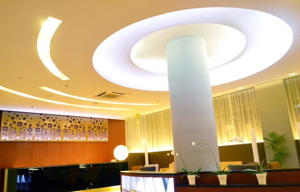 Kyriad Hotel Airport Jakarta Тангеранг Екстер'єр фото