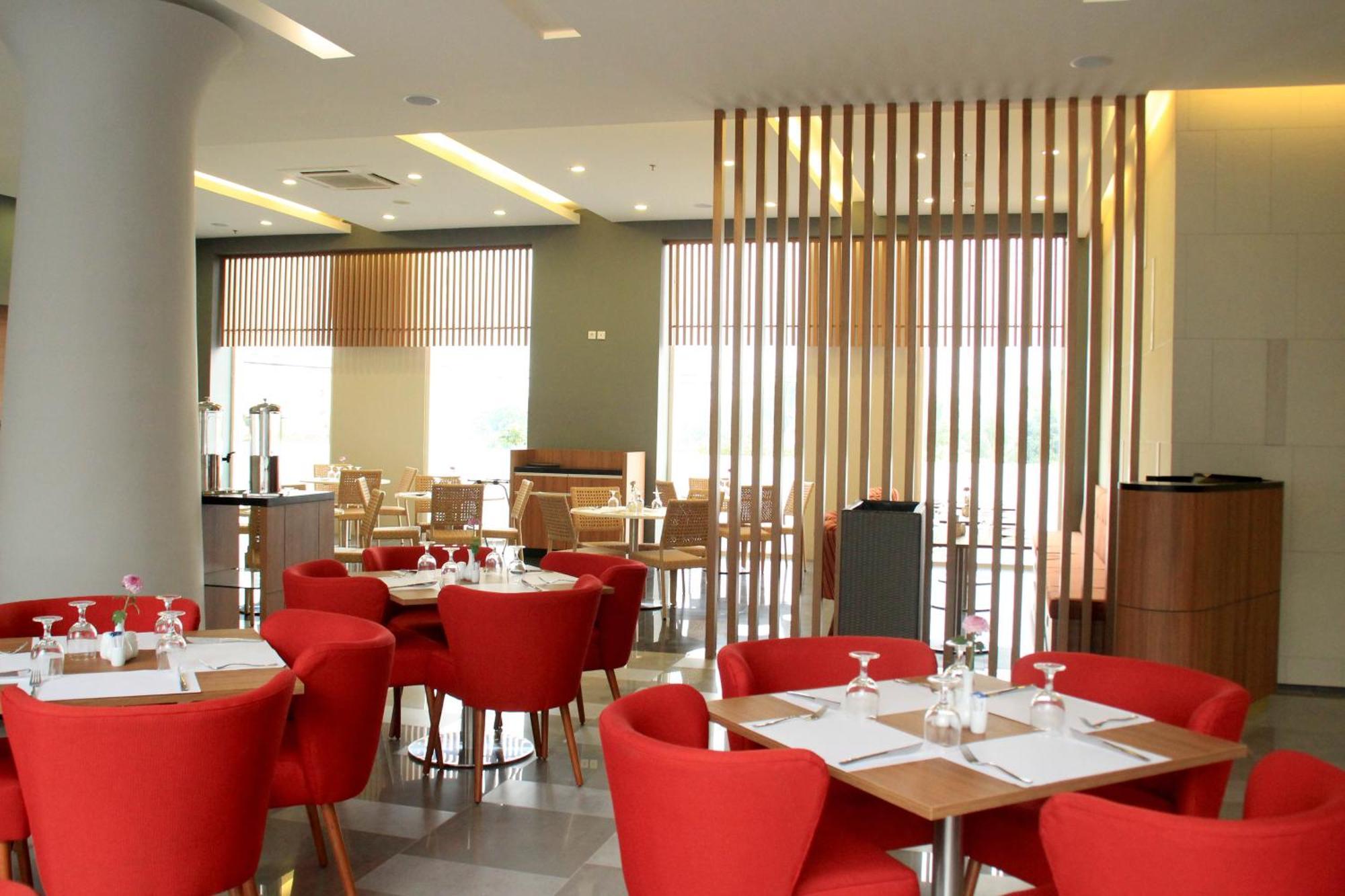 Kyriad Hotel Airport Jakarta Тангеранг Екстер'єр фото