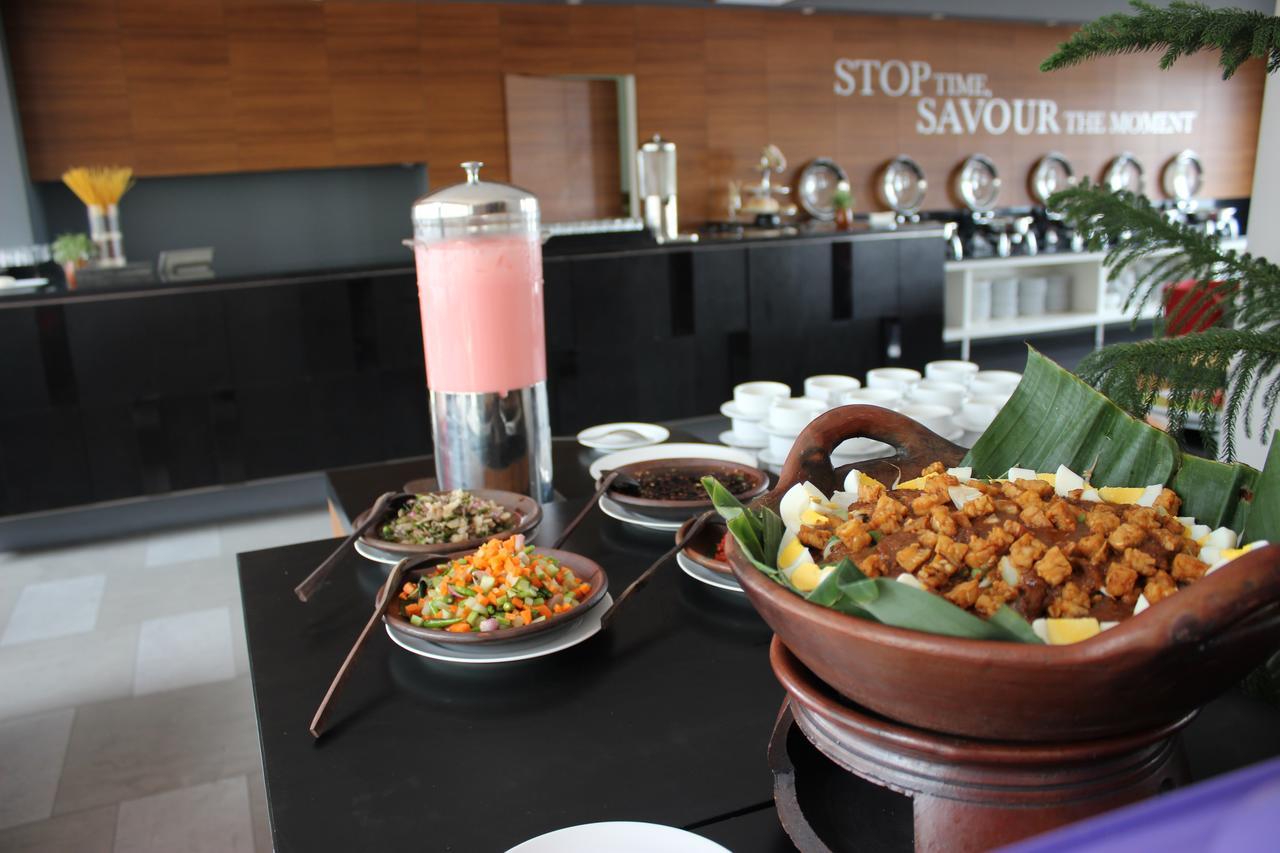 Kyriad Hotel Airport Jakarta Тангеранг Екстер'єр фото