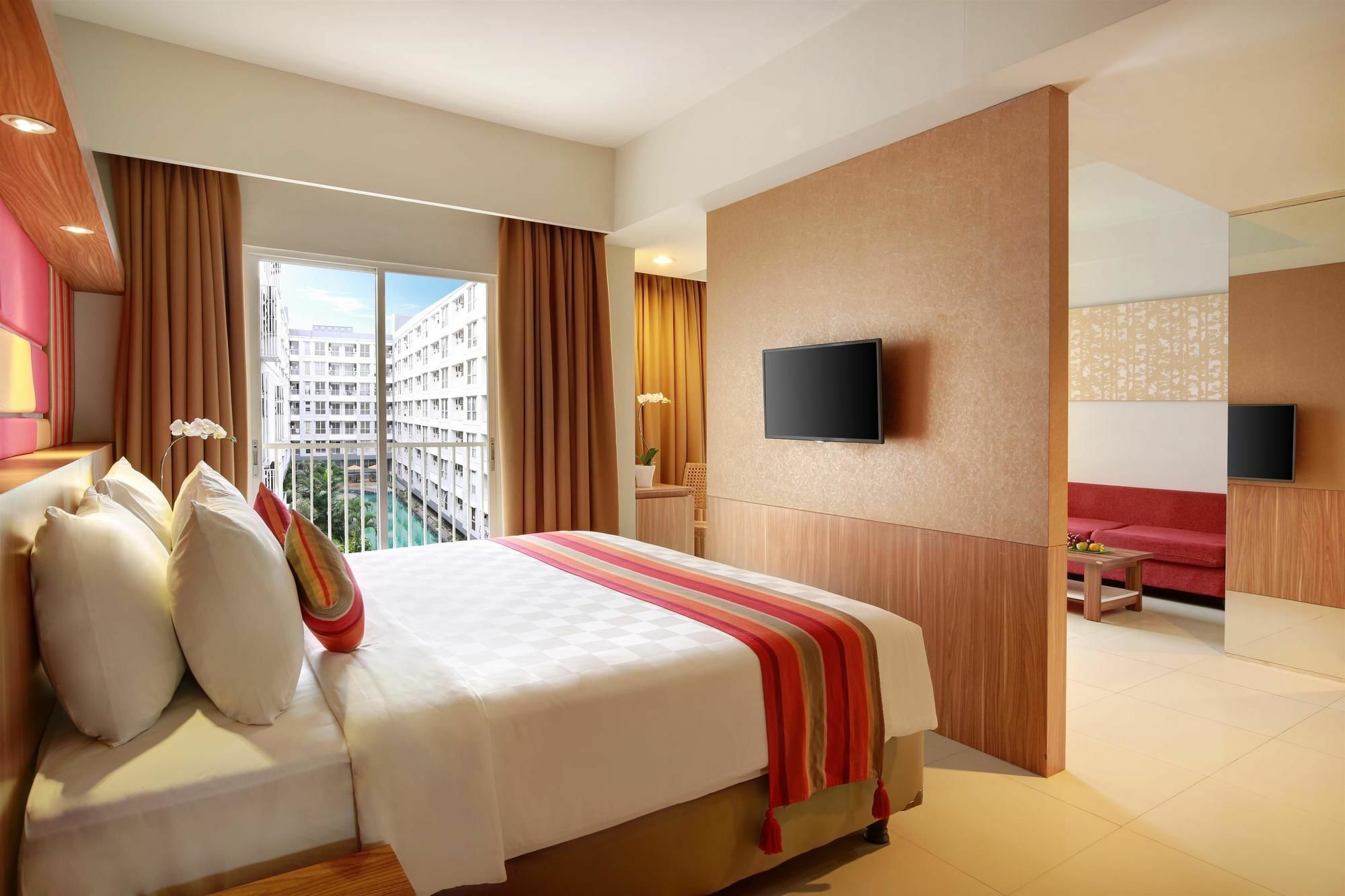 Kyriad Hotel Airport Jakarta Тангеранг Екстер'єр фото