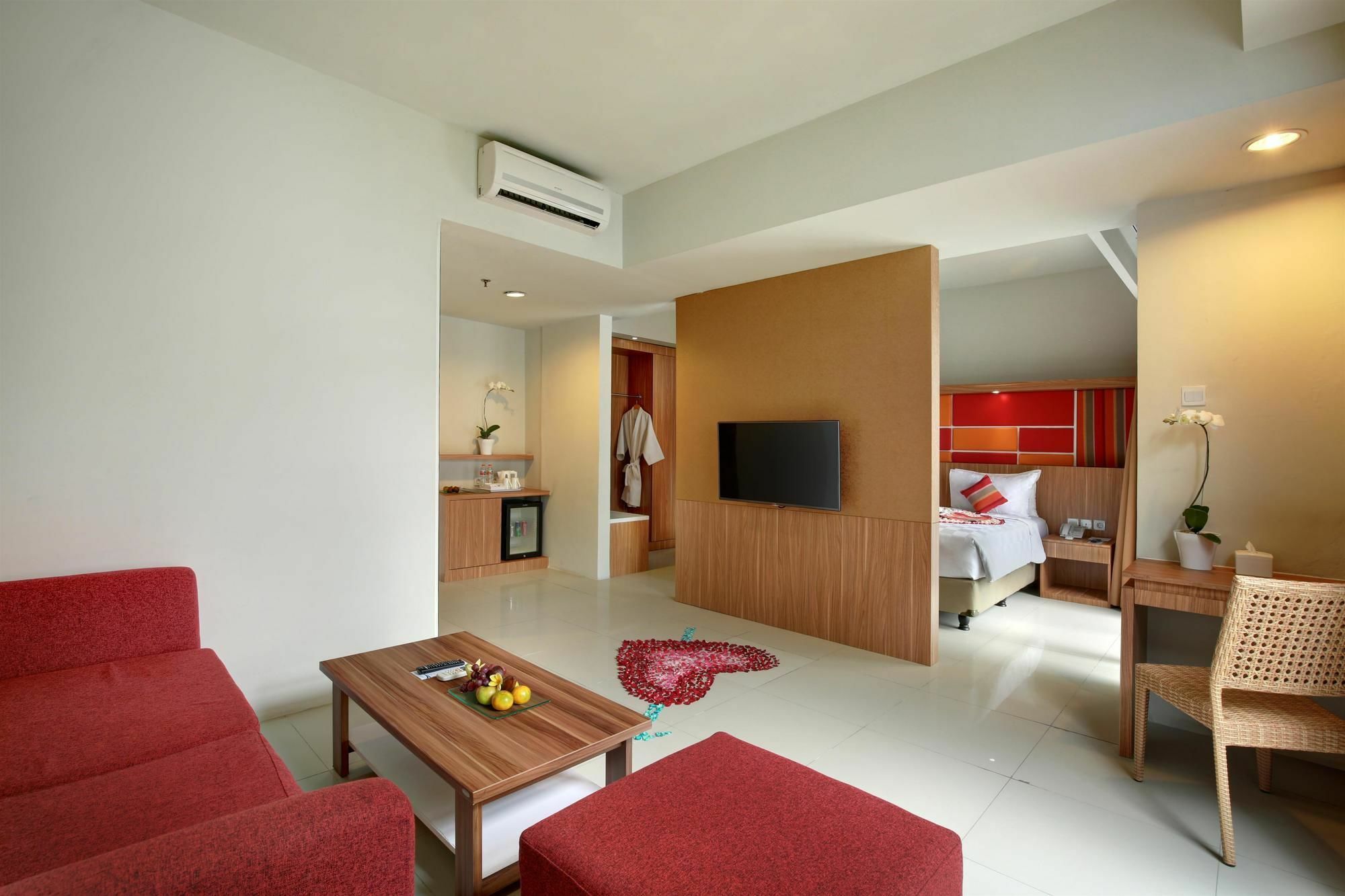 Kyriad Hotel Airport Jakarta Тангеранг Екстер'єр фото
