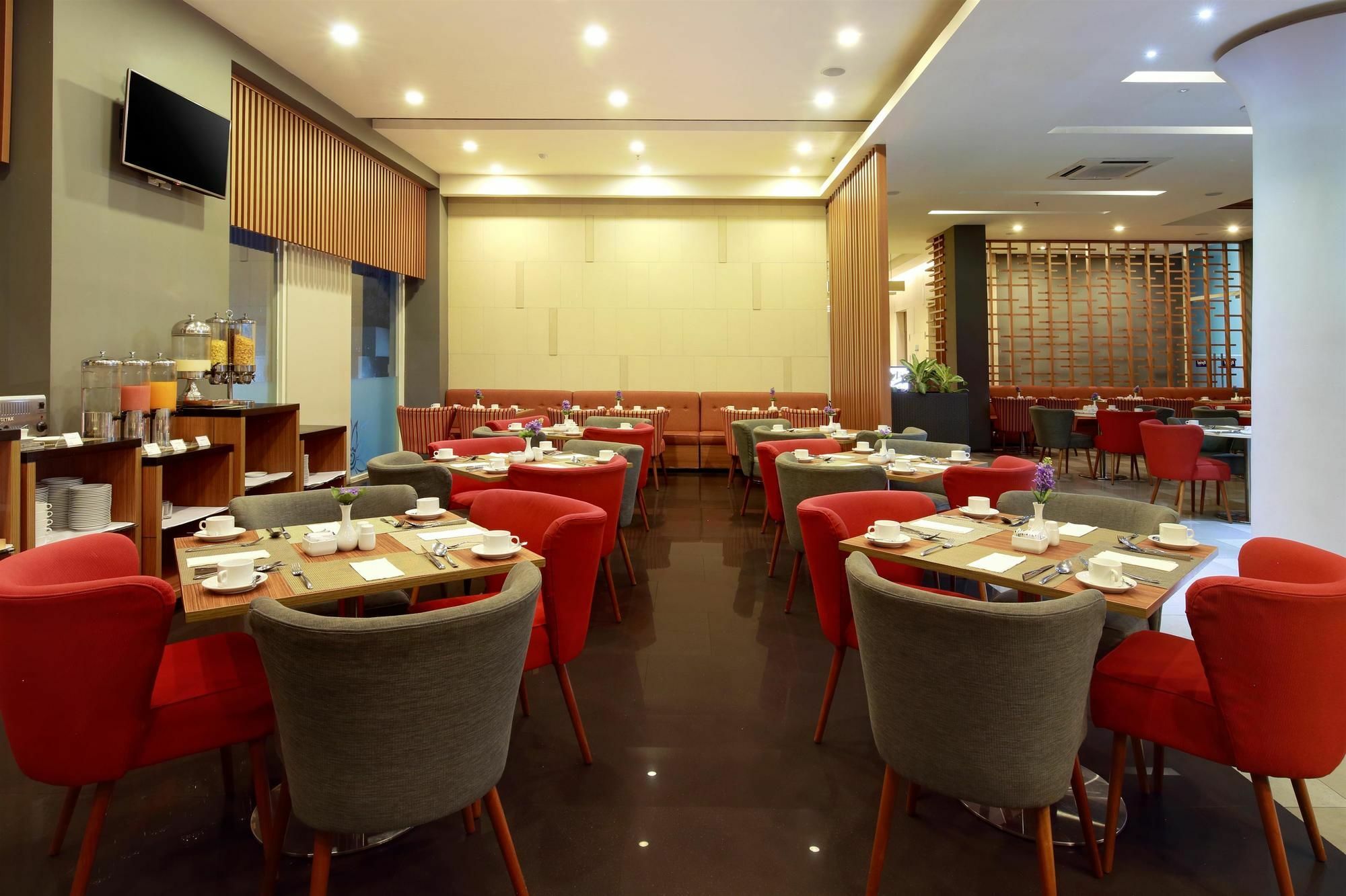 Kyriad Hotel Airport Jakarta Тангеранг Екстер'єр фото